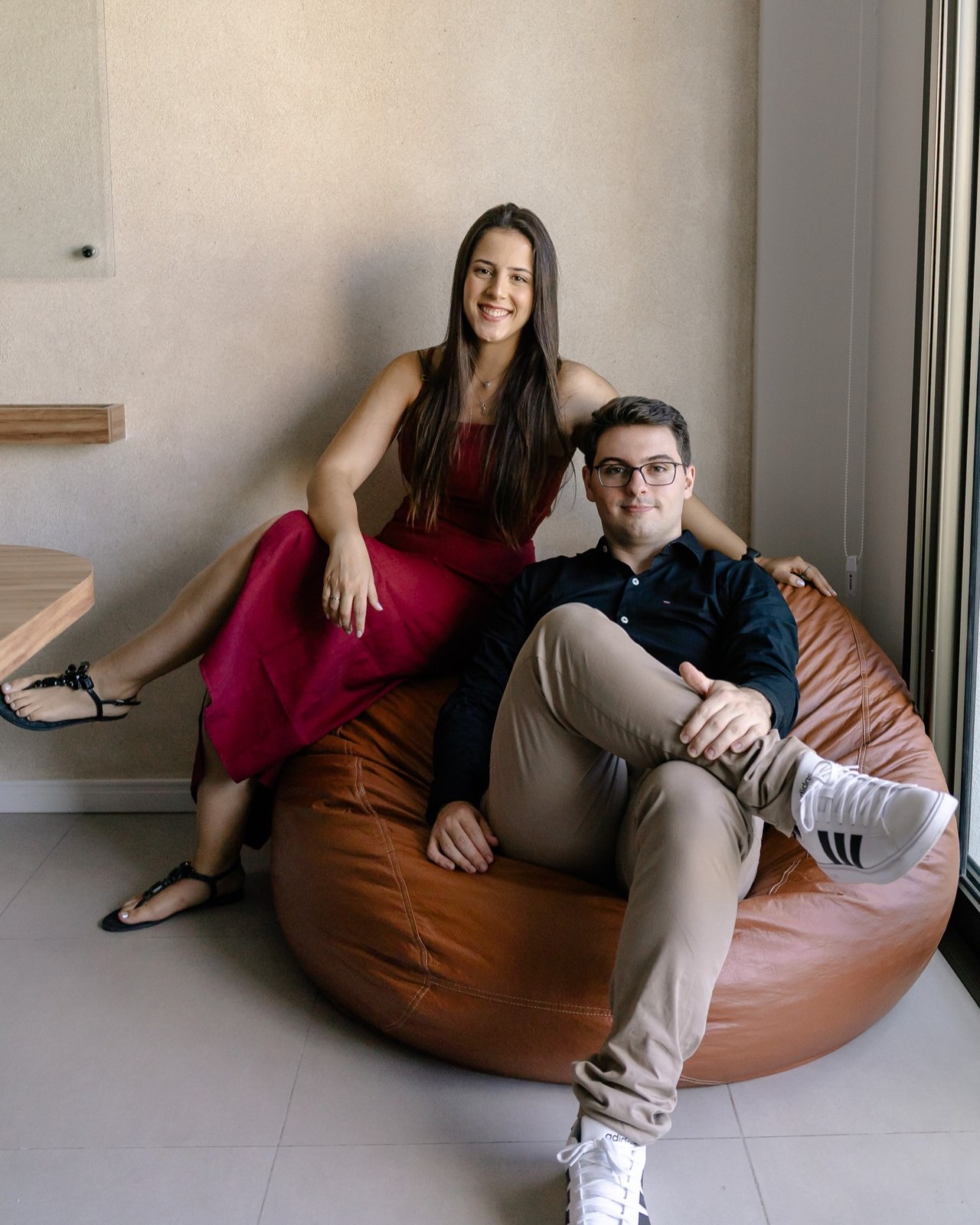 João Stivanin e Júlia Leahy, sócios-fundadores da SALA Arquitetura e Paisagem, no escritório